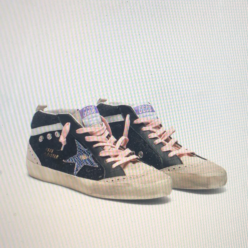 ISO!!!! These golden gooses- size 39 or 40!!!